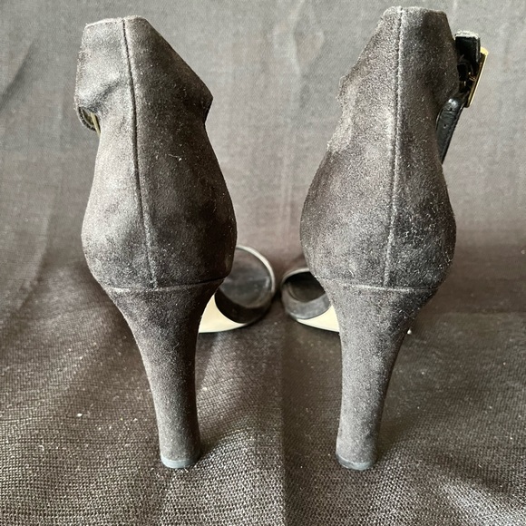 Calvin Klein Black with Gold Link Chain detail suede shoe size 8 - Picture 3 of 4